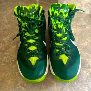 Nike hyper quickness green shoes